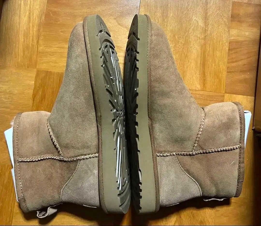 【新品未使用】UGG クラシックミニ　ブーツ　US7（24.0cm）