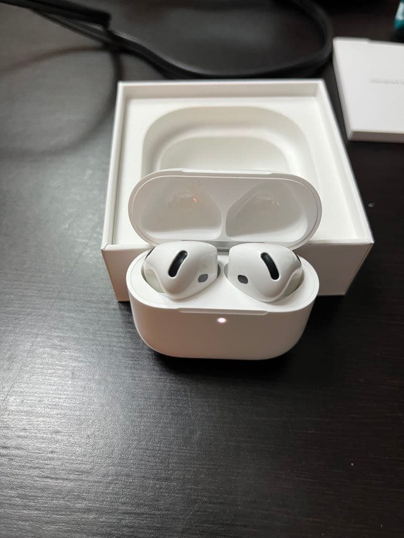 【イヤホン新品】Apple AirPods4 ノイズキャンセリング搭載モデル