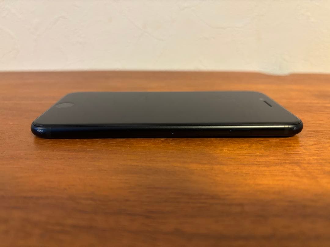 ☆美品・小傷あり☆iPhone SE 3 ⑨
