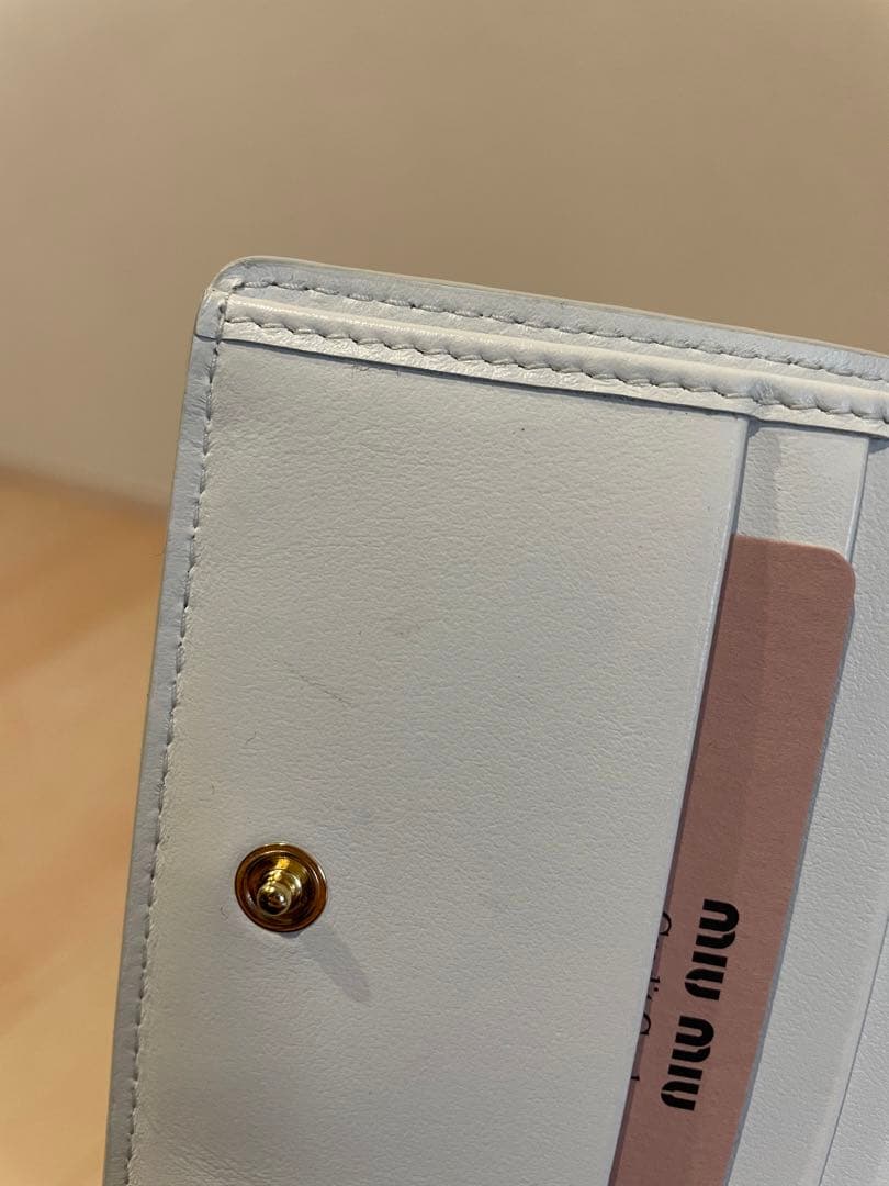 miumiu 二つ折り財布