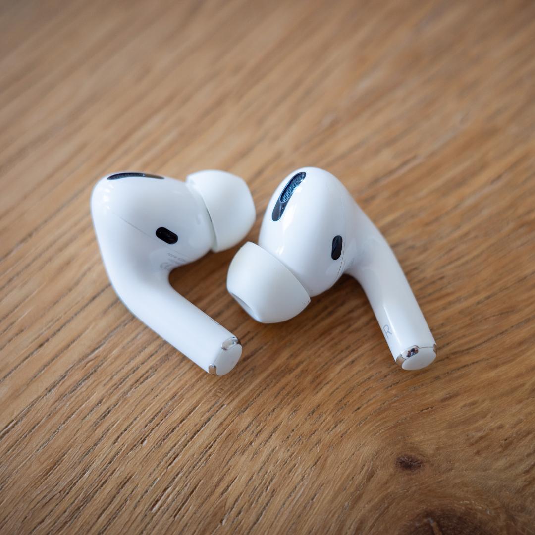 【美品】AirPods Pro 本体 ホワイト 充電ケース付き