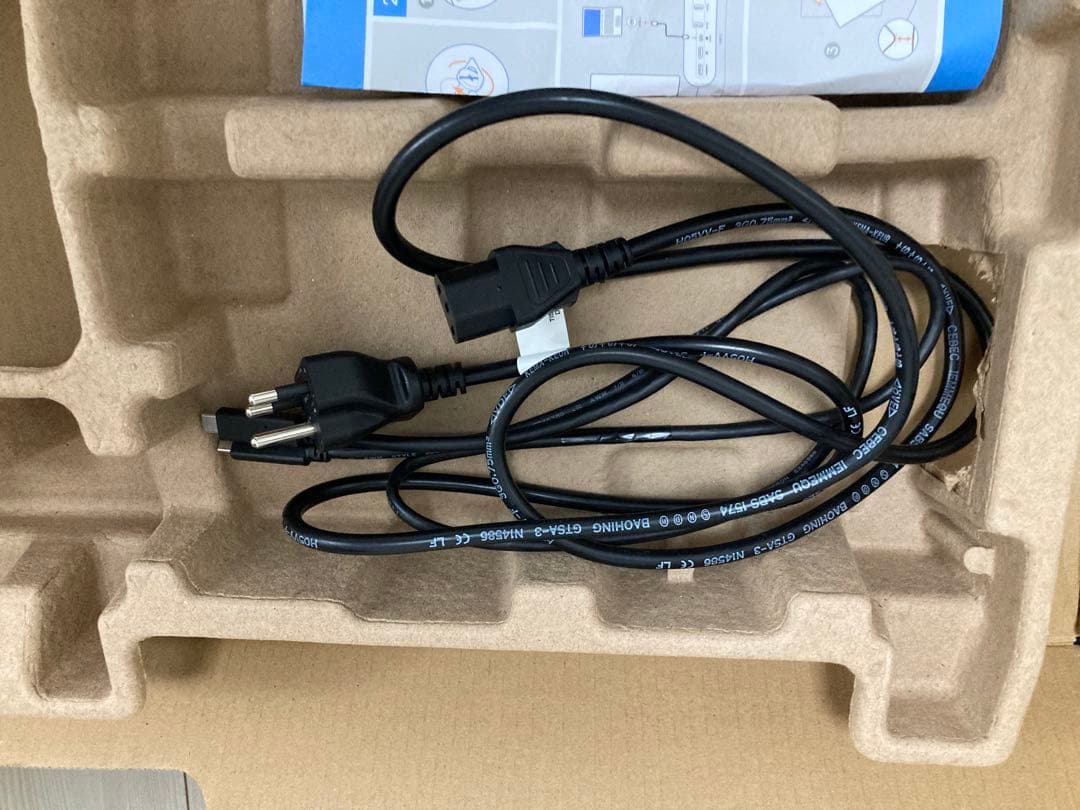 【2/23迄】DELL P2723QE 27インチ 4K IPS液晶ディスプレイ