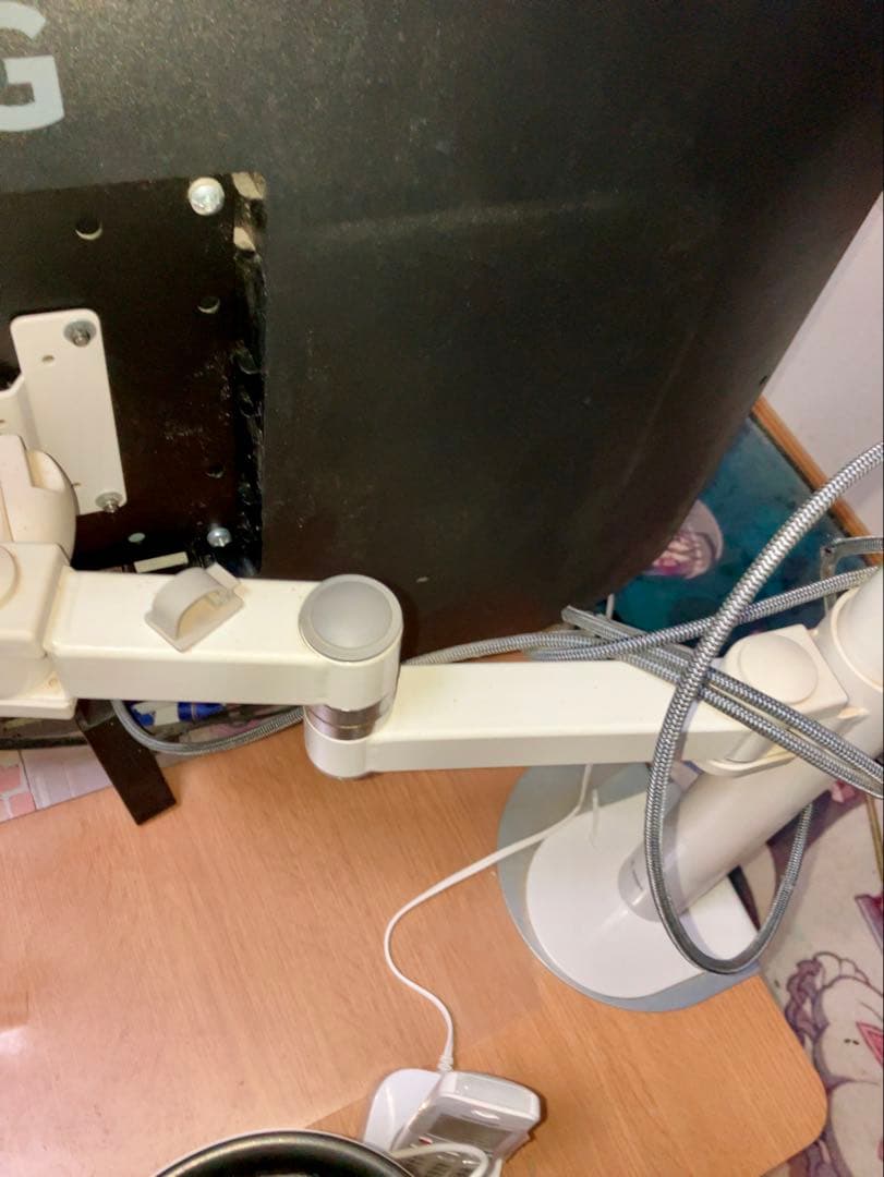 LG 43UN700 42.5インチモニター　中古　傷や汚れあり