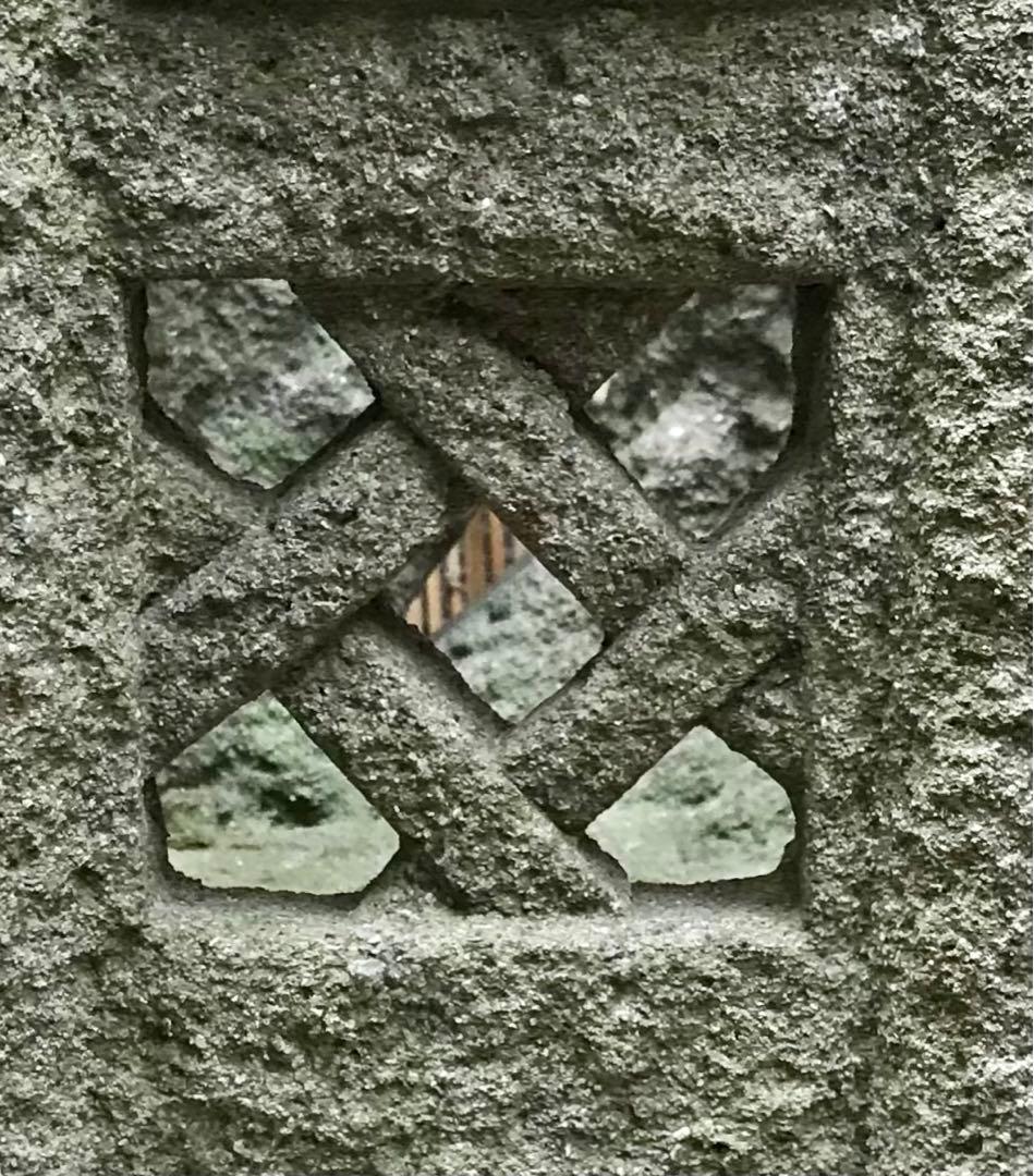 【昔の石灯篭の火袋・オブジェ・露地足元照らし】オブジェ・庭石・置物・ガーデニング