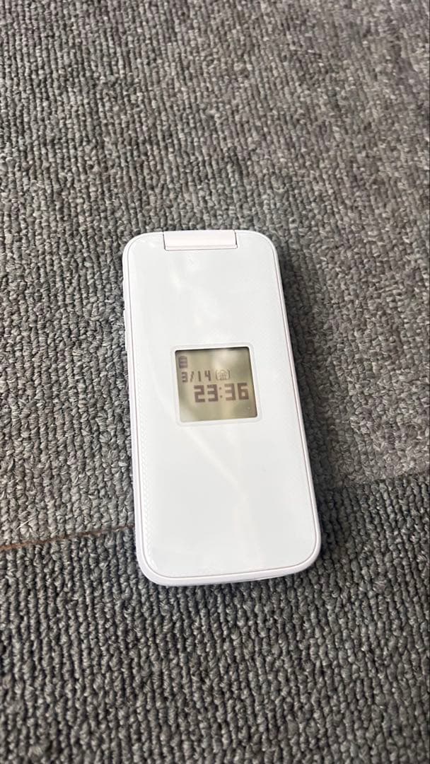 docomo F-01M ホワイト