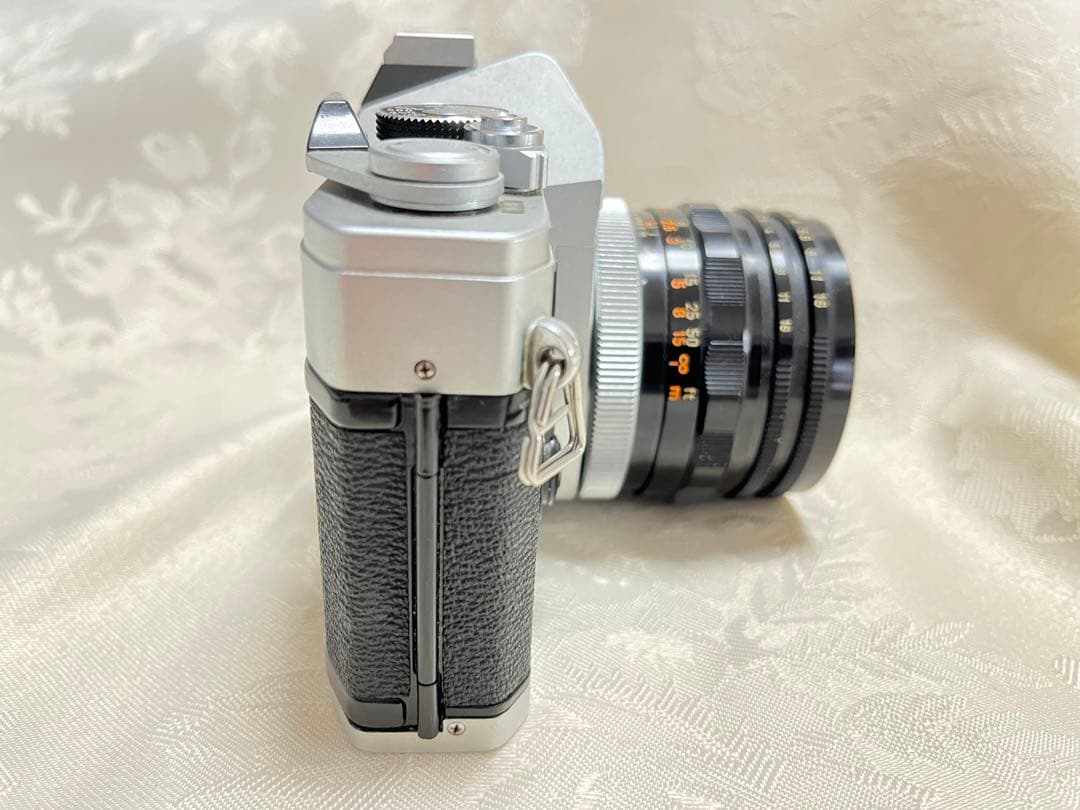 Canon FTbと純正レンズf1.8/50mmとズームf5.6 100-200