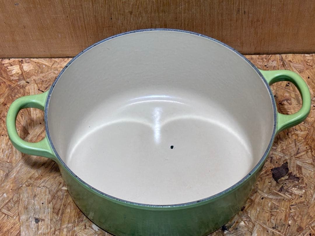 ル・クルーゼ 鋳物 ホーロー 鍋 両手鍋 鉄鍋 ココット 22cm