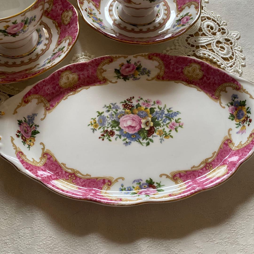 ロイヤルアルバートレディーカーライル カップ& ソーサーのセット