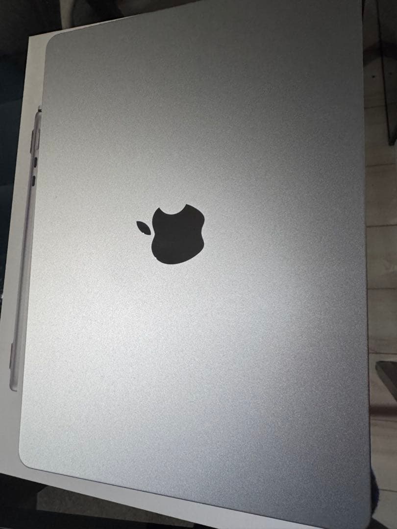 Apple MacBook Air (M2, 2022) 13インチ　シルバー