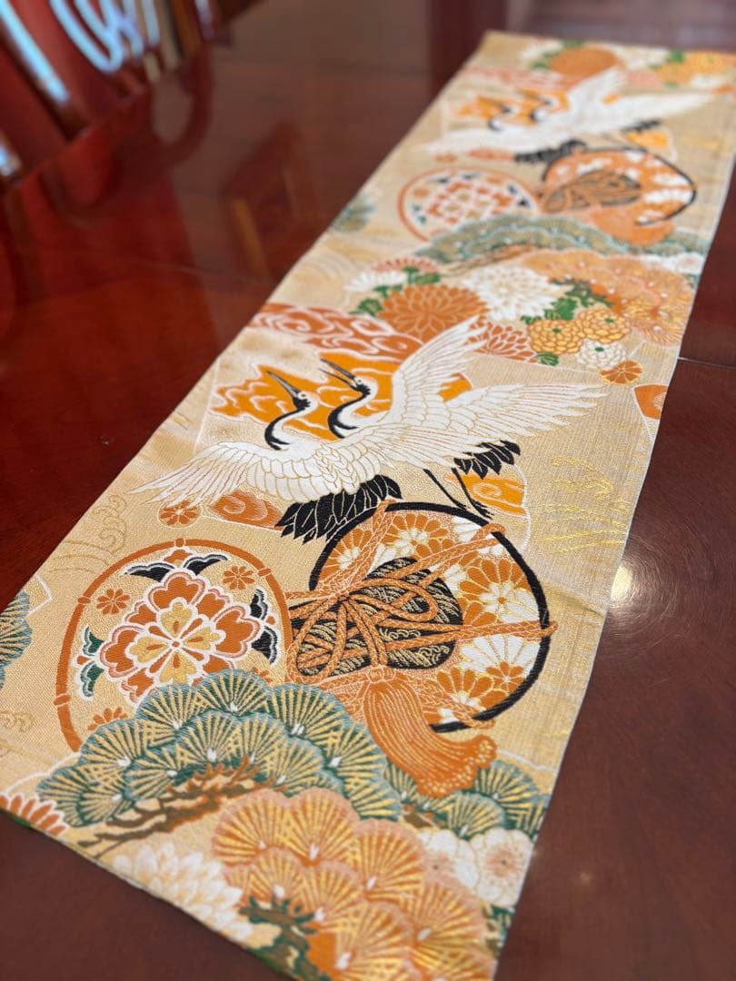 3048、3049、3050花嫁衣装の丸帯から作った豪華な刺繍のテーブルランナー