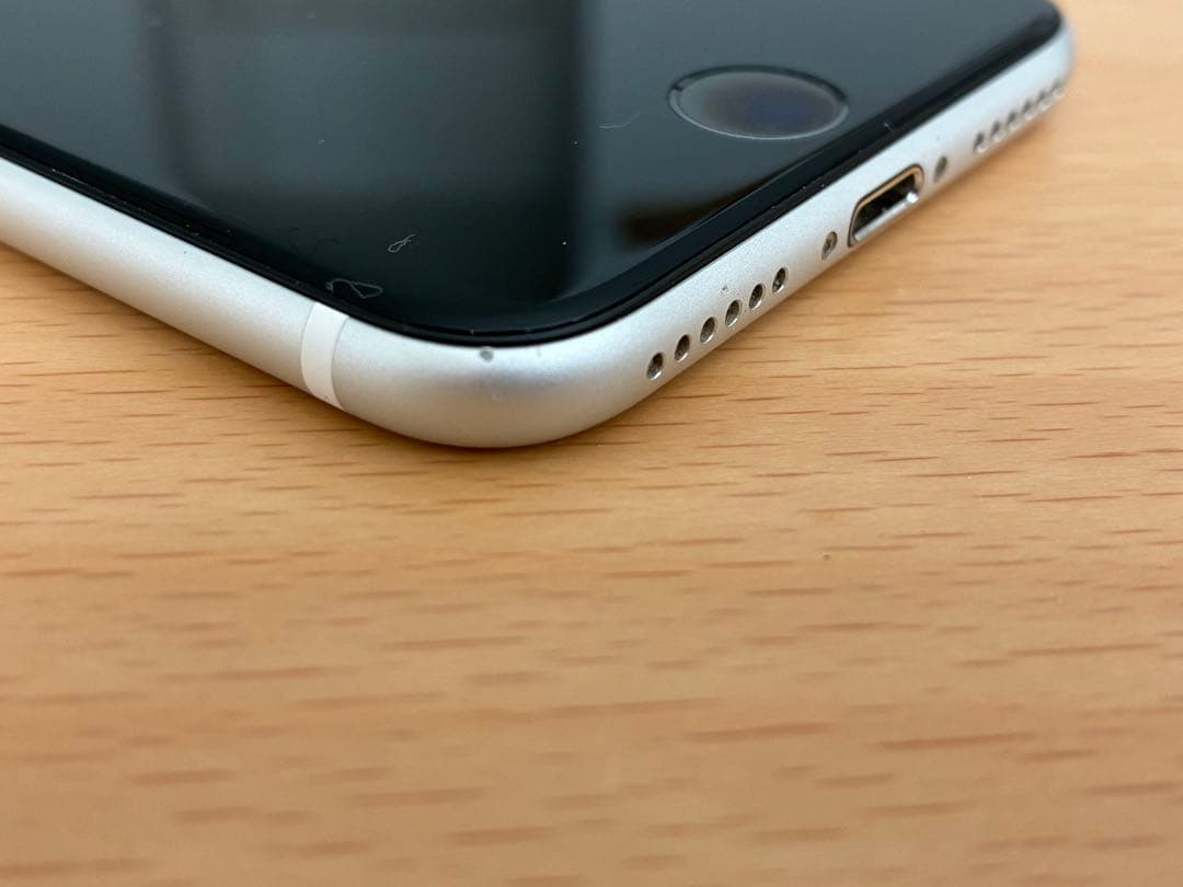 Apple iPhone SE (第2世代) ホワイト本体