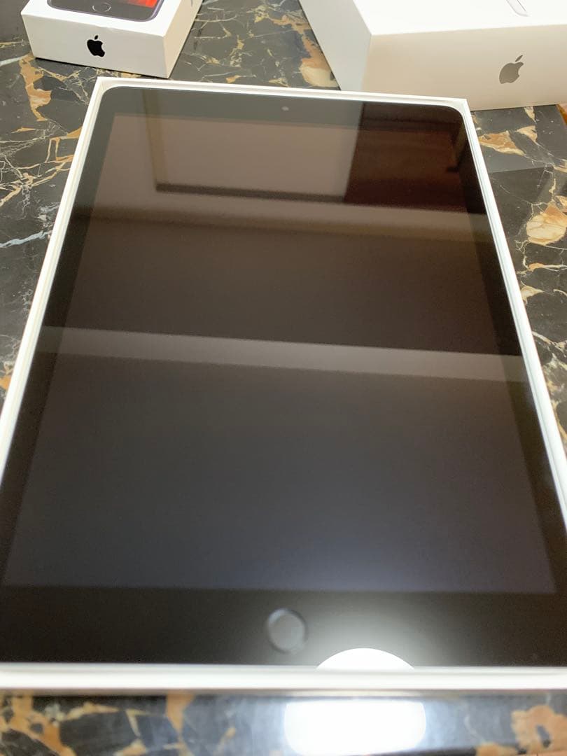 Apple iPad (第9世代) 64GB シルバーWiFiモデル