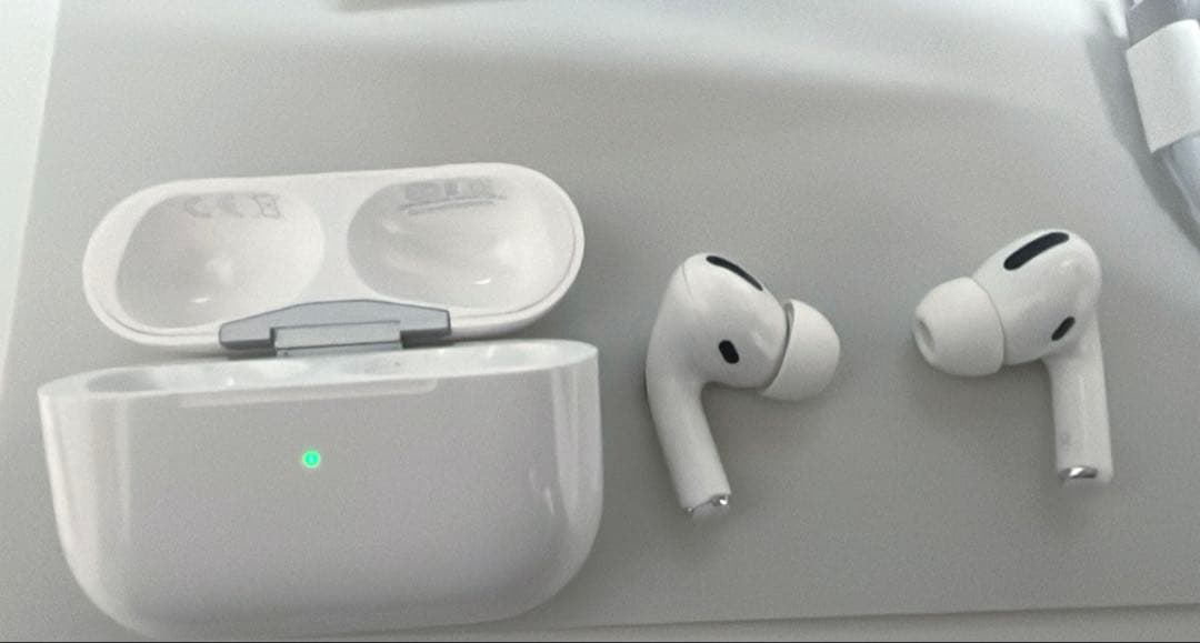 美品　AirPods Pro 本体・充電ケース・箱付き　第一世代