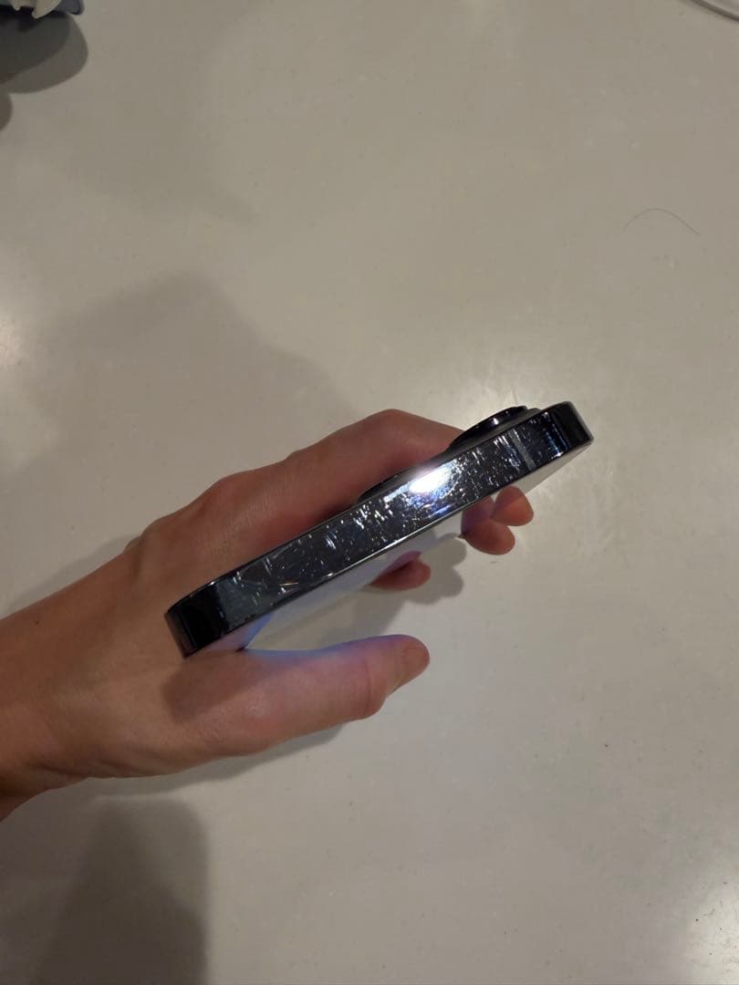 iPhone 13pro 背面割れあり