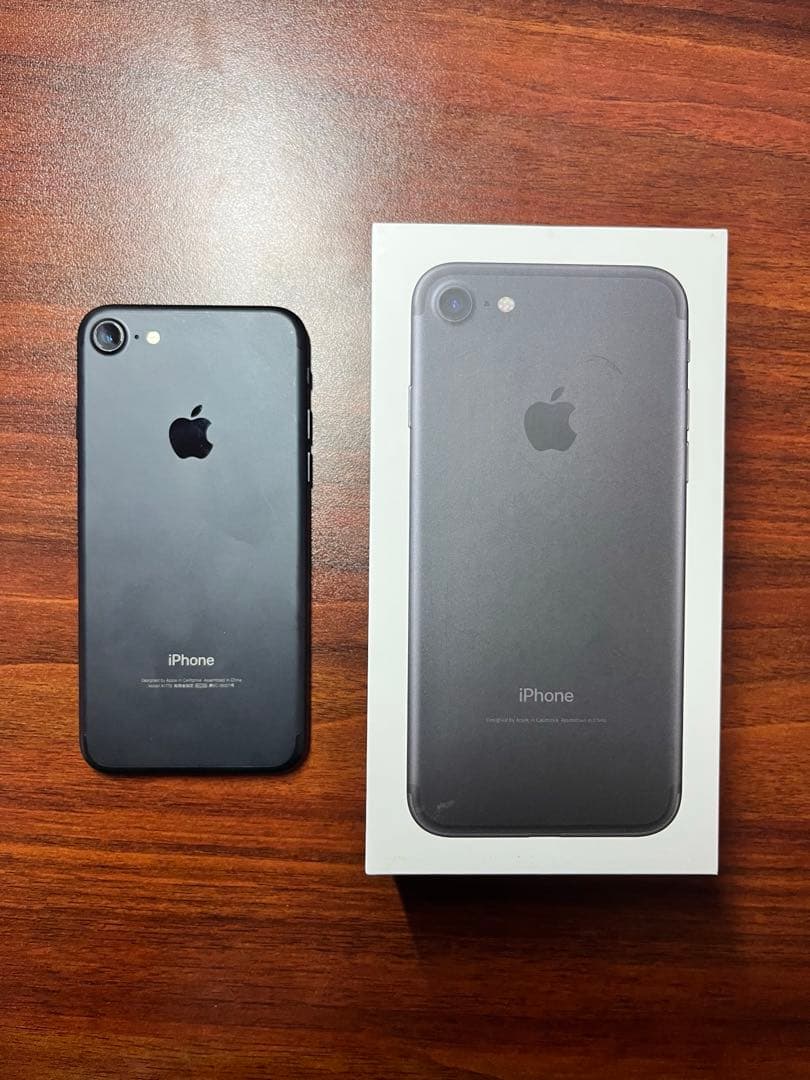 Apple iPhone 7 ブラック 本体