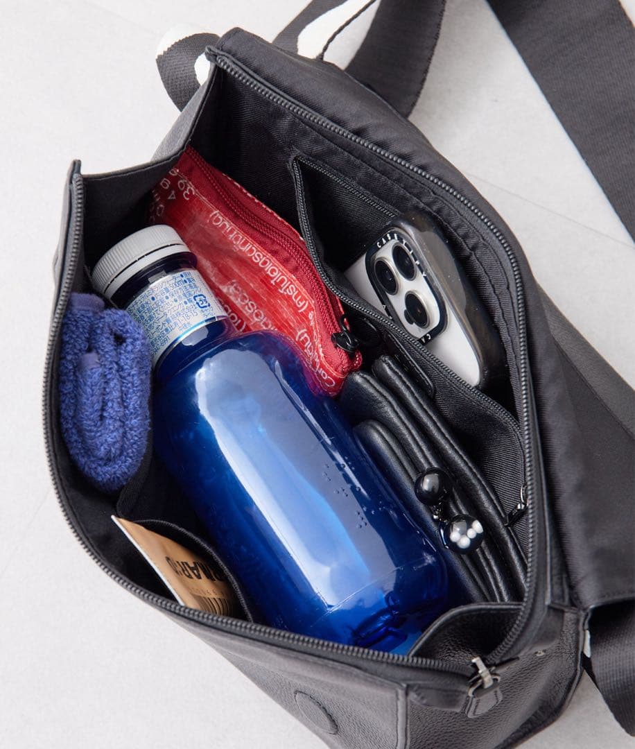 イアパピヨネ　ワイドテープショルダーバッグ　ボディバッグ　完売色