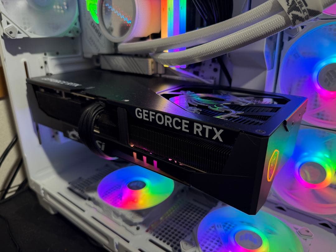 グラフィックボード・グラボ・ビデオカード MSI GeForce RTX 5090 Gaming Trio