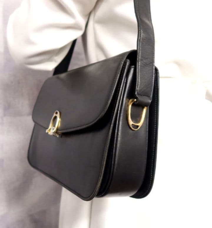 美品♥CELINEロゴ金具ブラック本革レザーショルダーバッグコメントから10%引