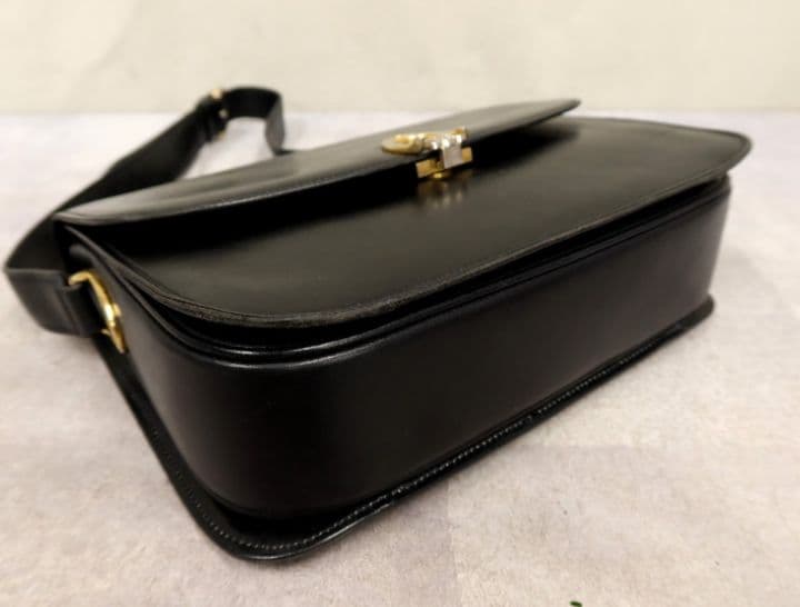 美品♥CELINEロゴ金具ブラック本革レザーショルダーバッグコメントから10%引