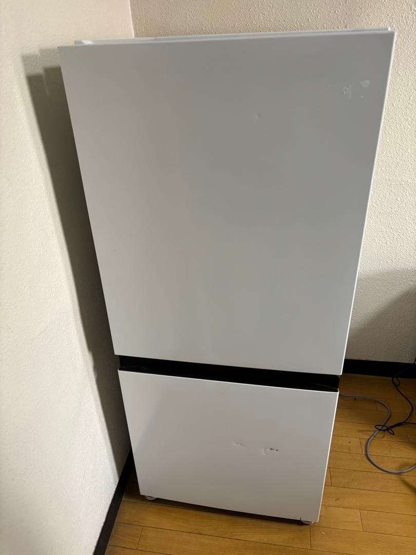 Hisense ホワイト冷蔵庫 ガラス棚3段