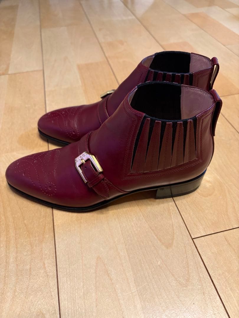 Gucci メダリオン レザーベルト ショートブーツ