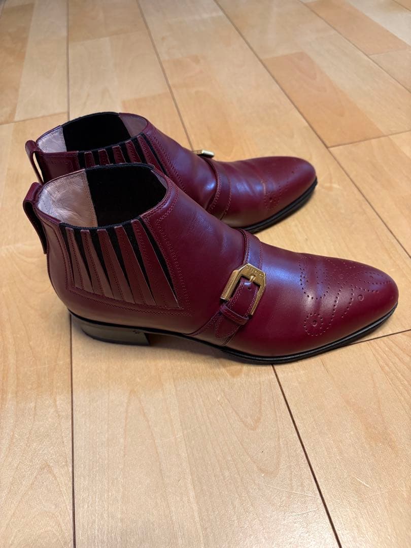 Gucci メダリオン レザーベルト ショートブーツ