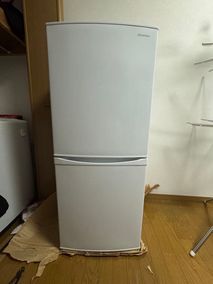 ホワイト冷蔵庫 氷製造トレイ付き