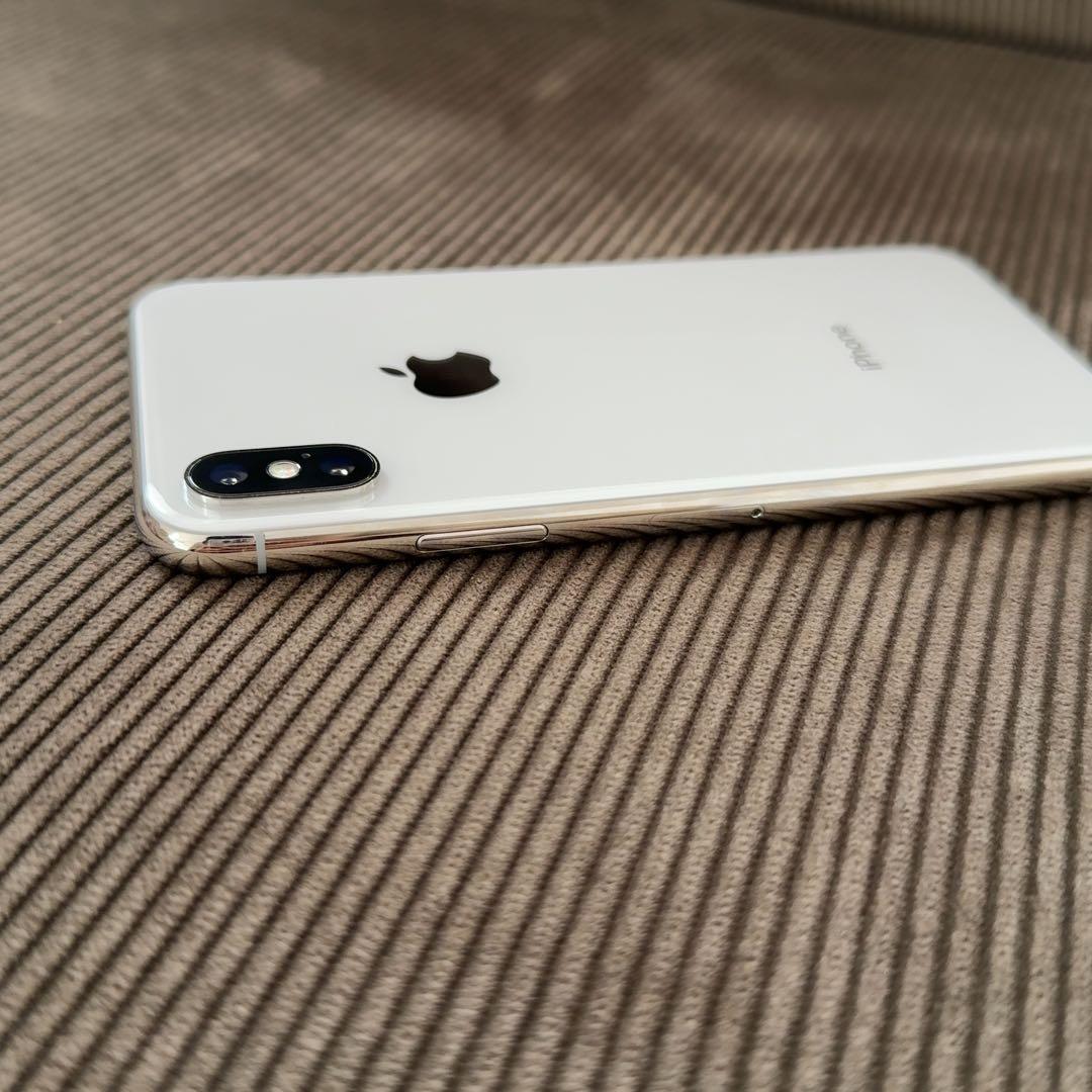 極美品　iPhone X シルバー　64GB SIMフリー　ケース付き