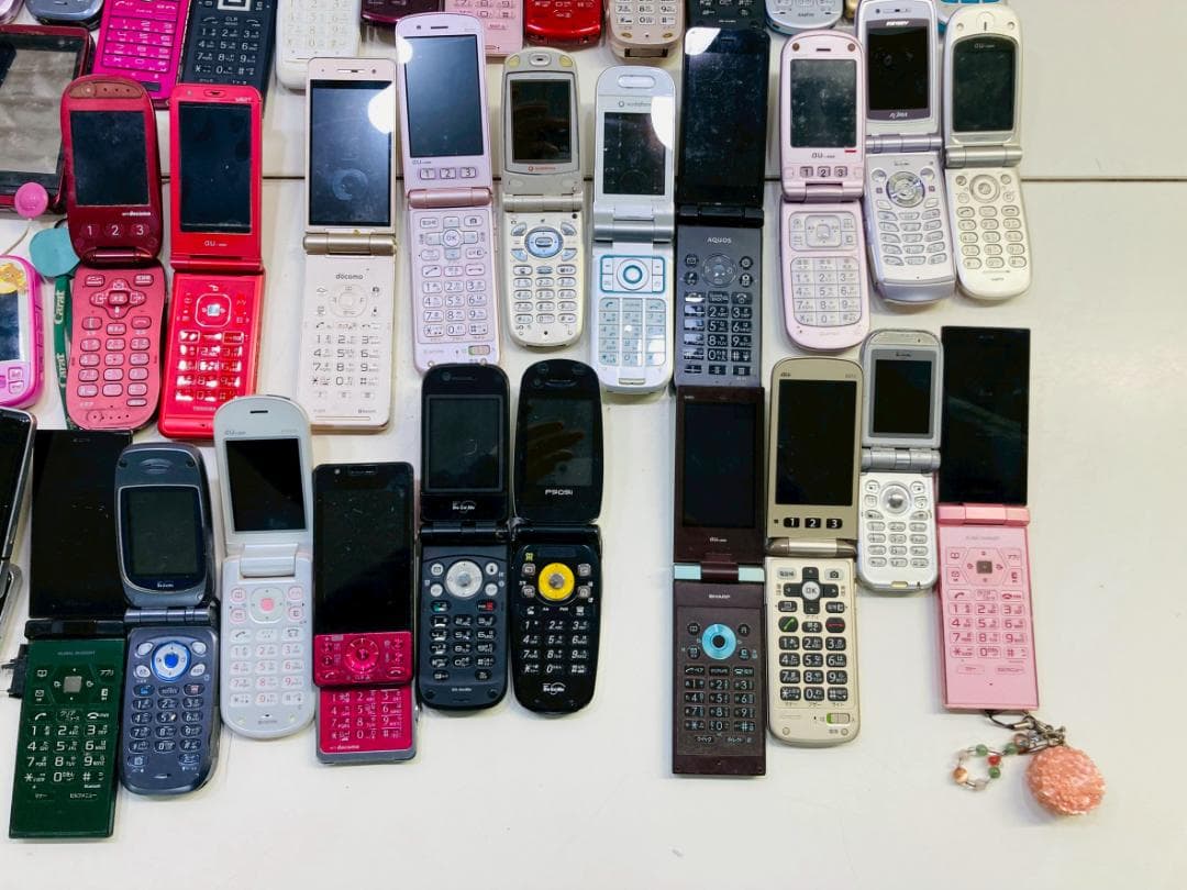 90Z 携帯電話 ガラケー 動作未確認品 修理パーツ取り/コレクション用