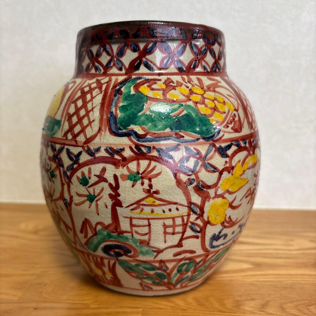 小橋川永昌（二代目仁王）赤絵壺　一等彫刻の紋様