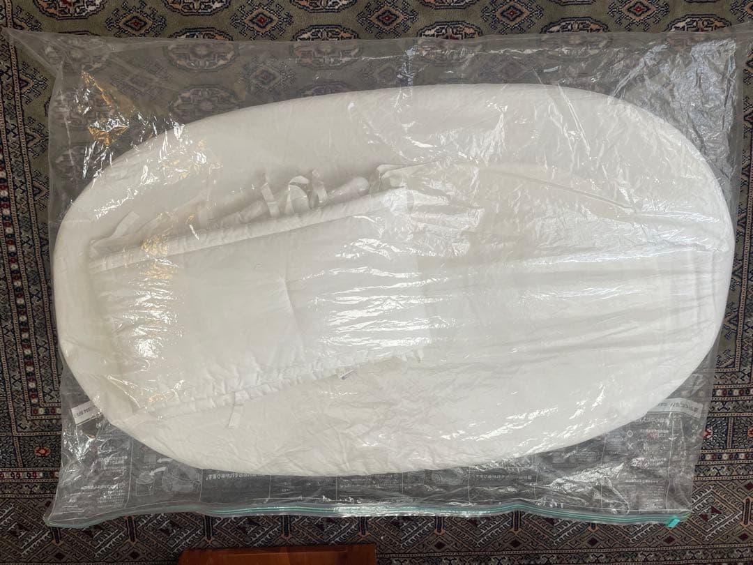 STOKKE SLEEPI ホワイトオーバル ベビーベッド