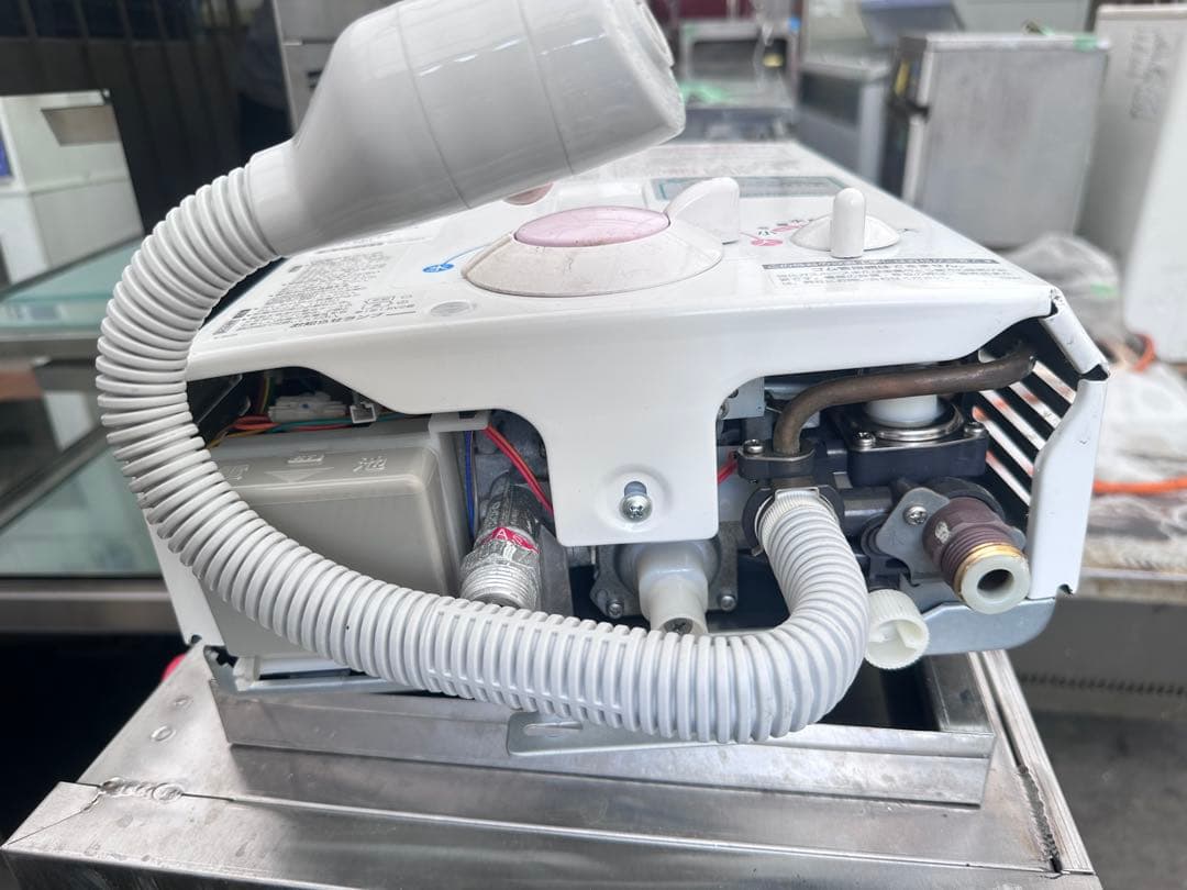 給湯器小型湯沸器　都市ガス用　5号給湯タイプ　YR546 2020年