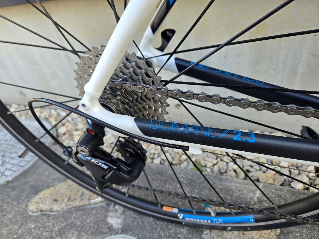 トレック TREK DOMANE 2.3 2015モデル　【手渡し希望】