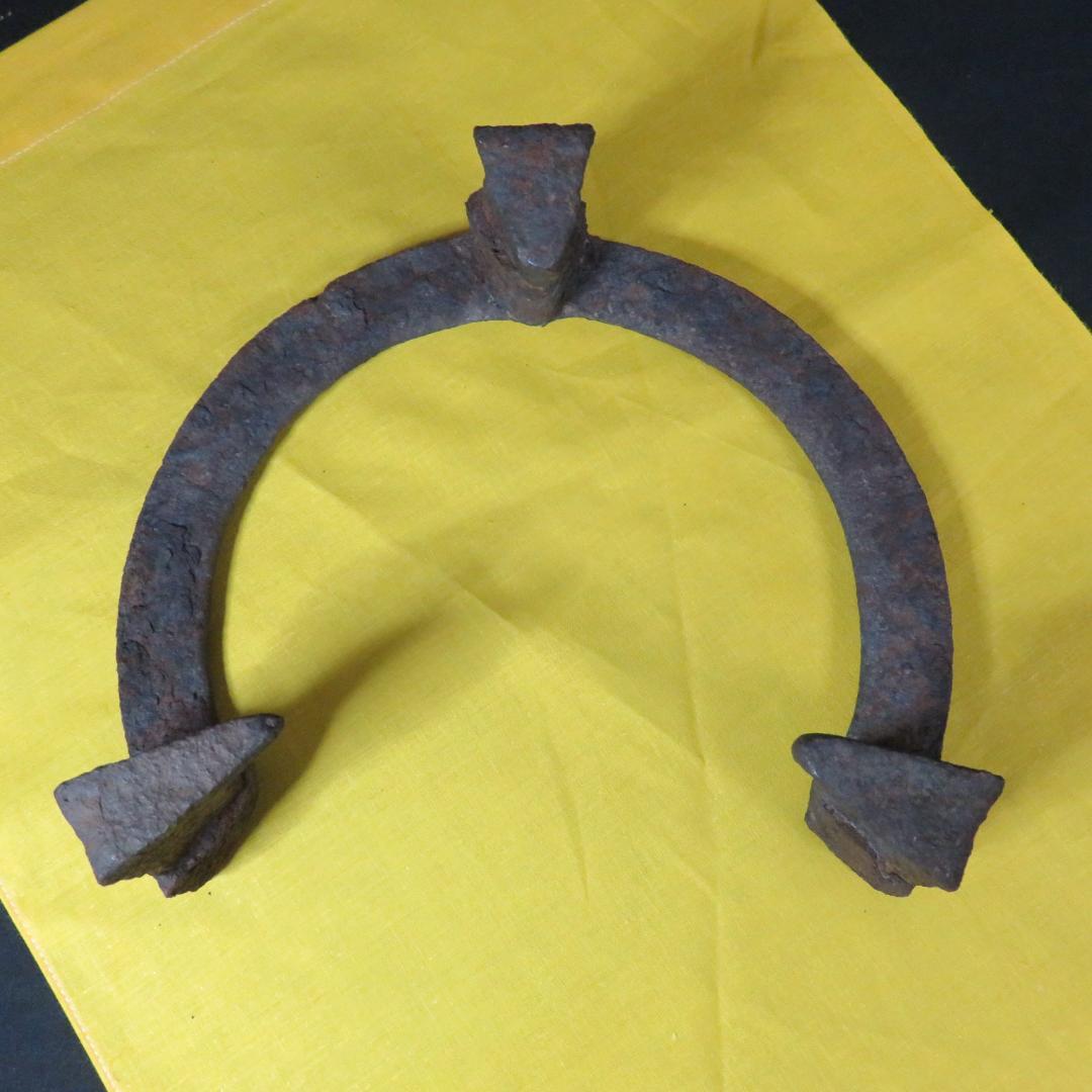 五徳 鬼爪 茶道具 囲炉裏 炉端 キャンプ 鉄瓶に 木箱 銘