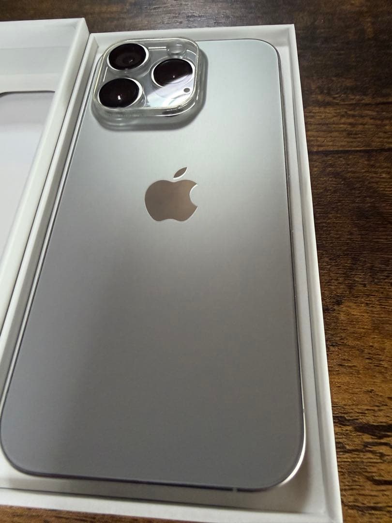 極美品　Apple iPhone 15Pro 本体