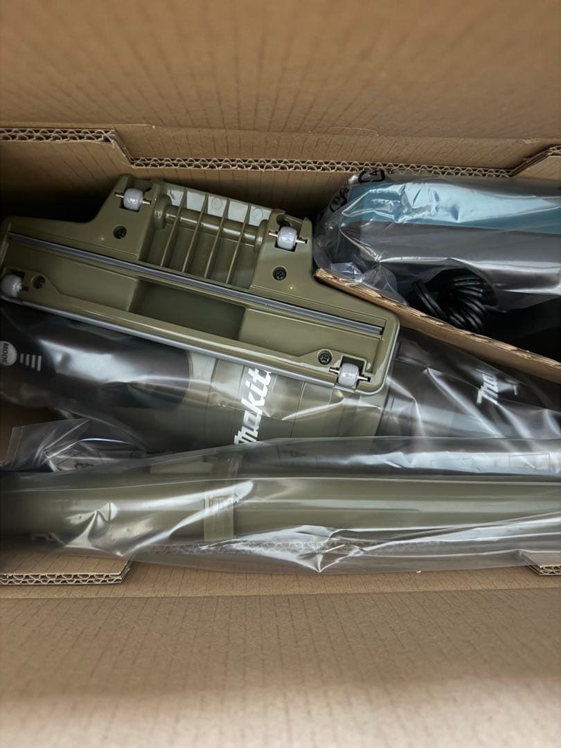 新品マキタ掃除機 40Vmax2.5Ah バッテリ・充電器付 CL003GRDO