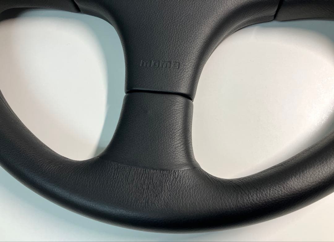 モモ MOMO ステアリング36cm/NARDI/ナルディ/ホーンボタン無し