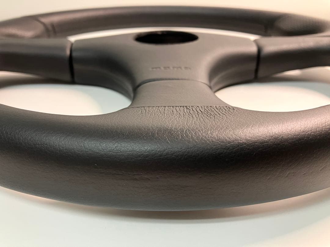 モモ MOMO ステアリング36cm/NARDI/ナルディ/ホーンボタン無し