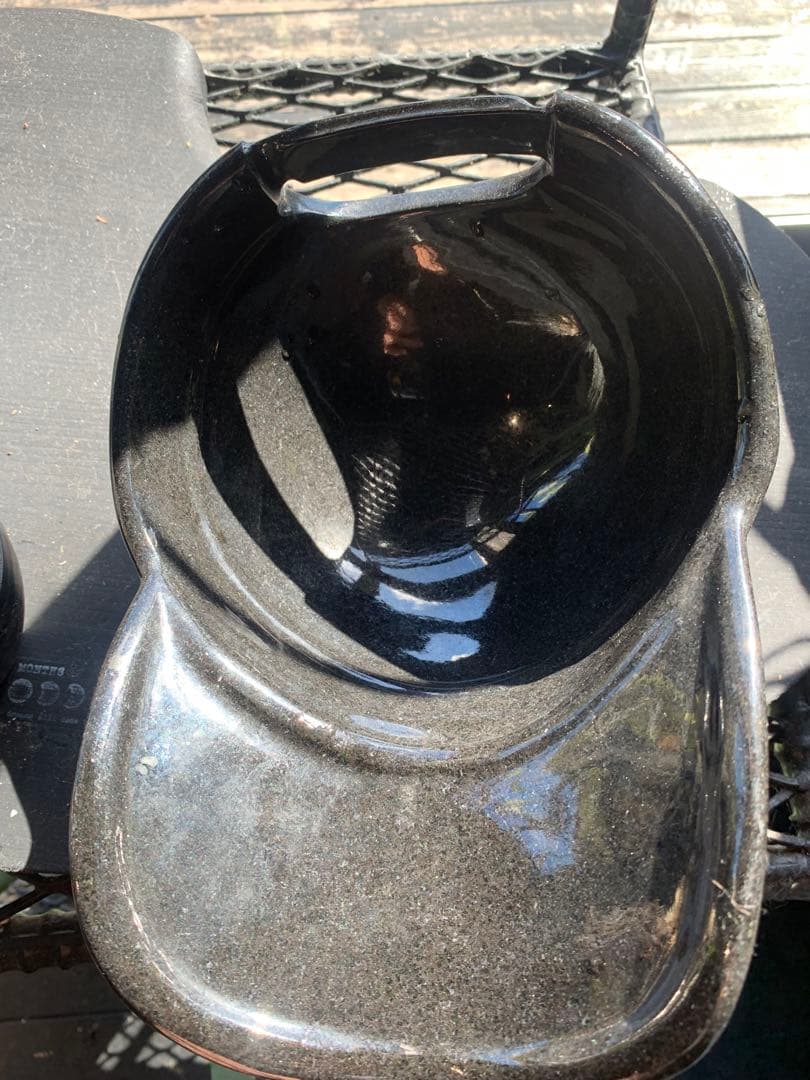 野球帽　石のオブジェ　ニューヨークヤンキース　ベースボールキャップ