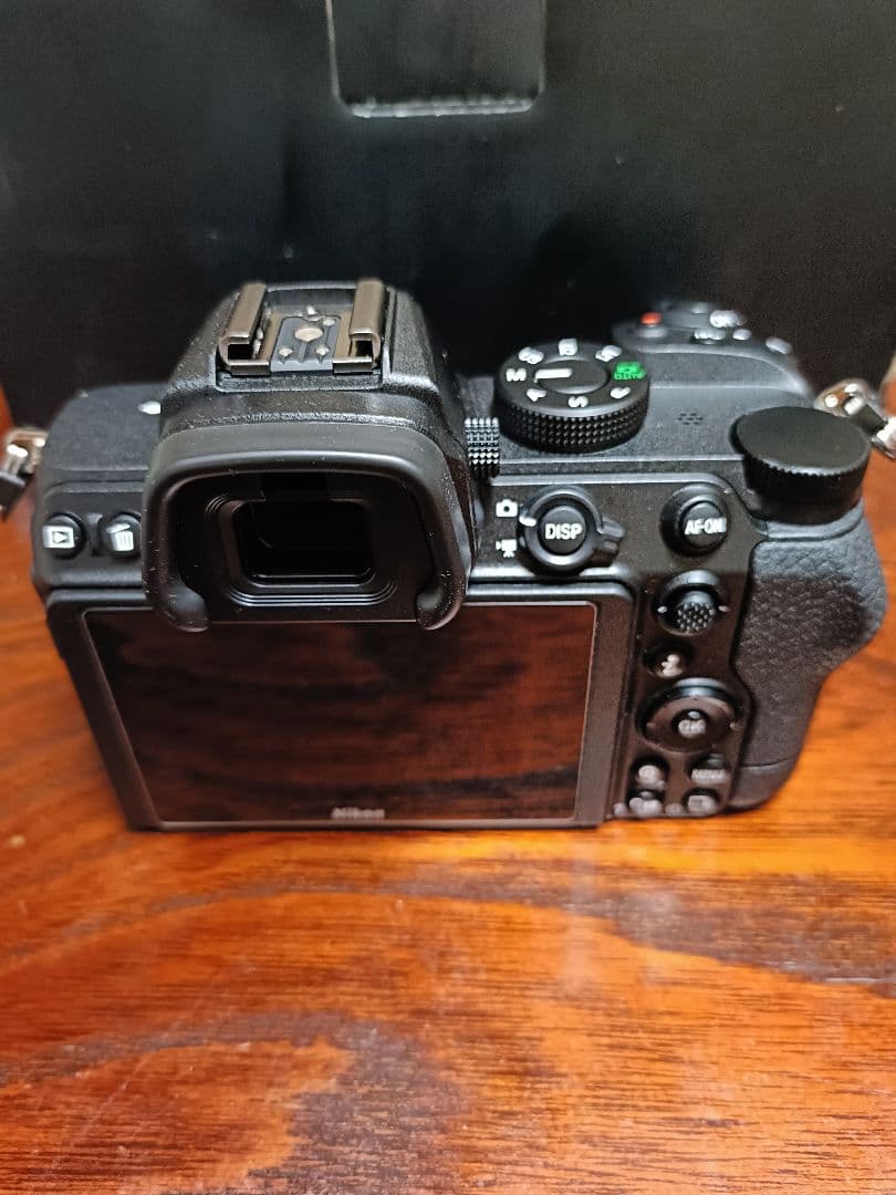 Nikon Z5 ミラーレス一眼カメラ　ショット数3500弱（ガイド本付き）
