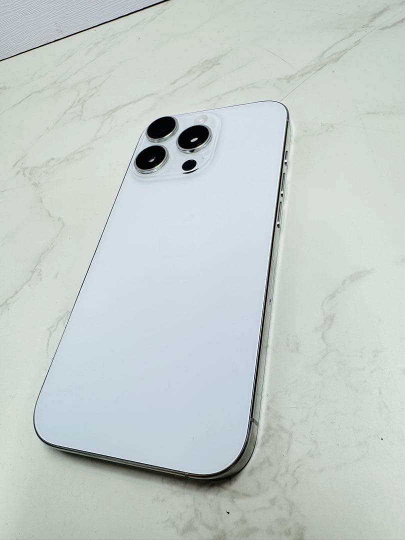 美品　iPhone 16 Pro 256GB MYN13J/A SIMフリー