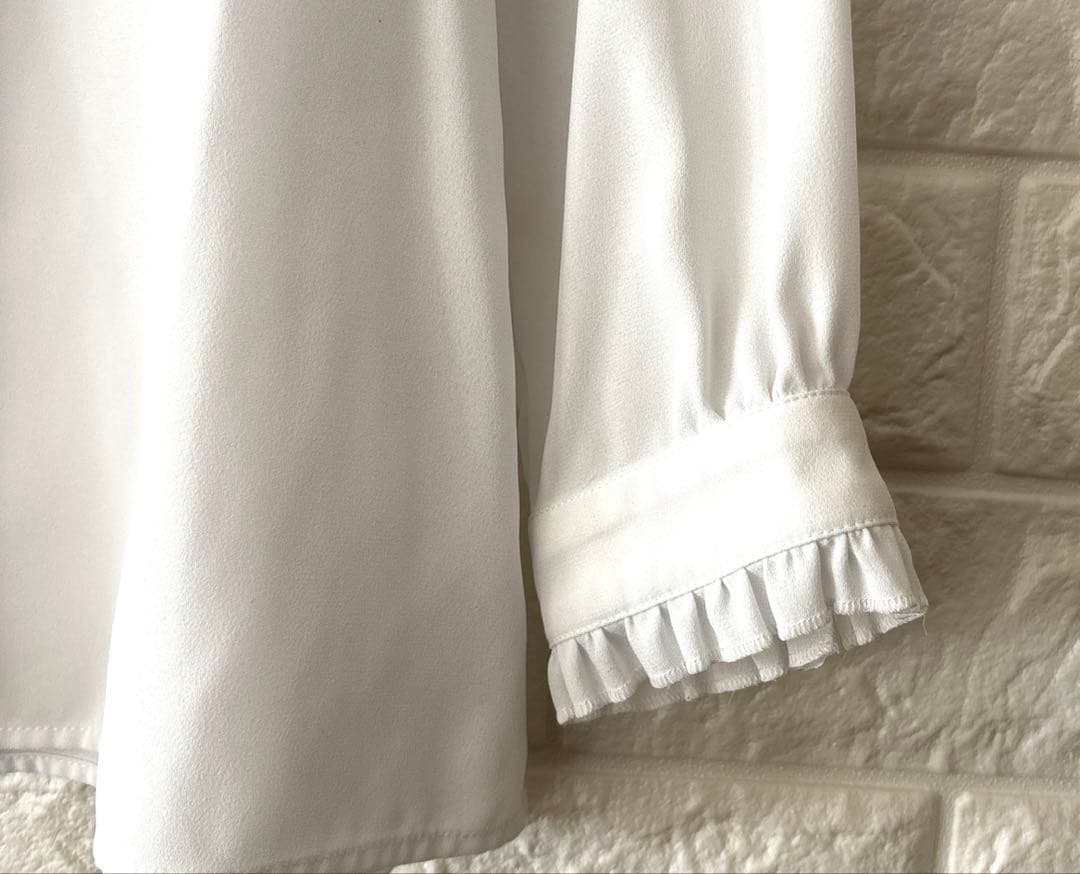 2025年２月購入　23区バックサテンアムンゼン スタンドフリル ブラウス　38