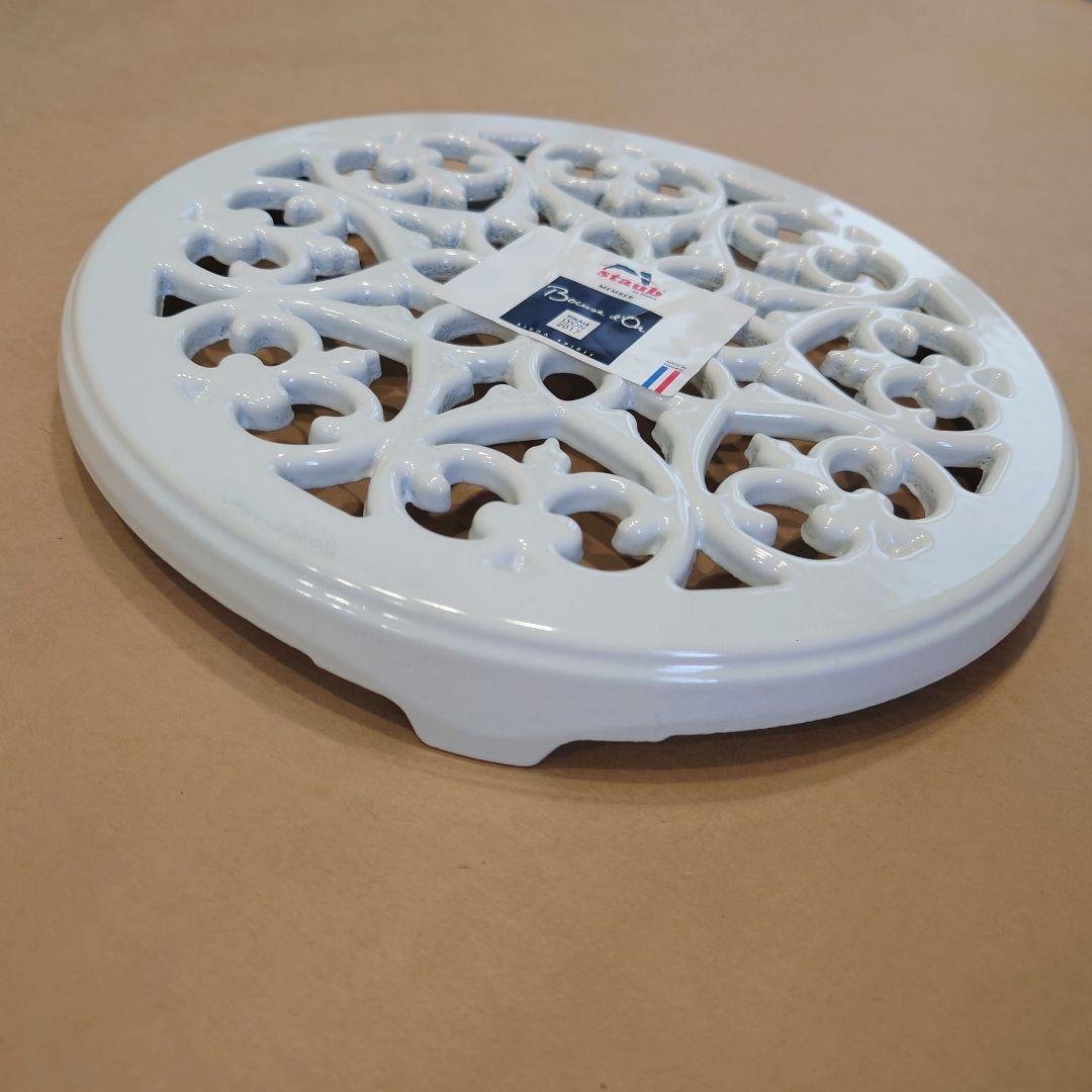 【新品未使用】激レア　WHITE　リリー トリベット STAUB