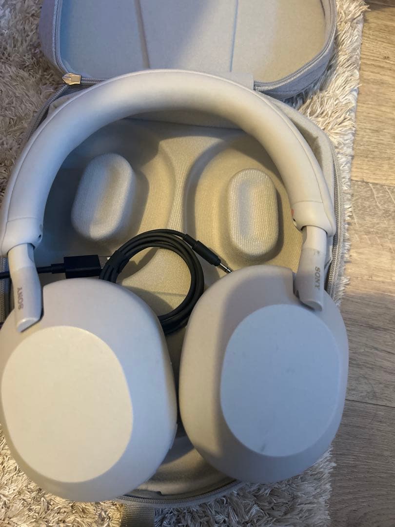 SONY ソニー　WH-1000XM5 ワイヤレスヘッドホン プラチナシルバー