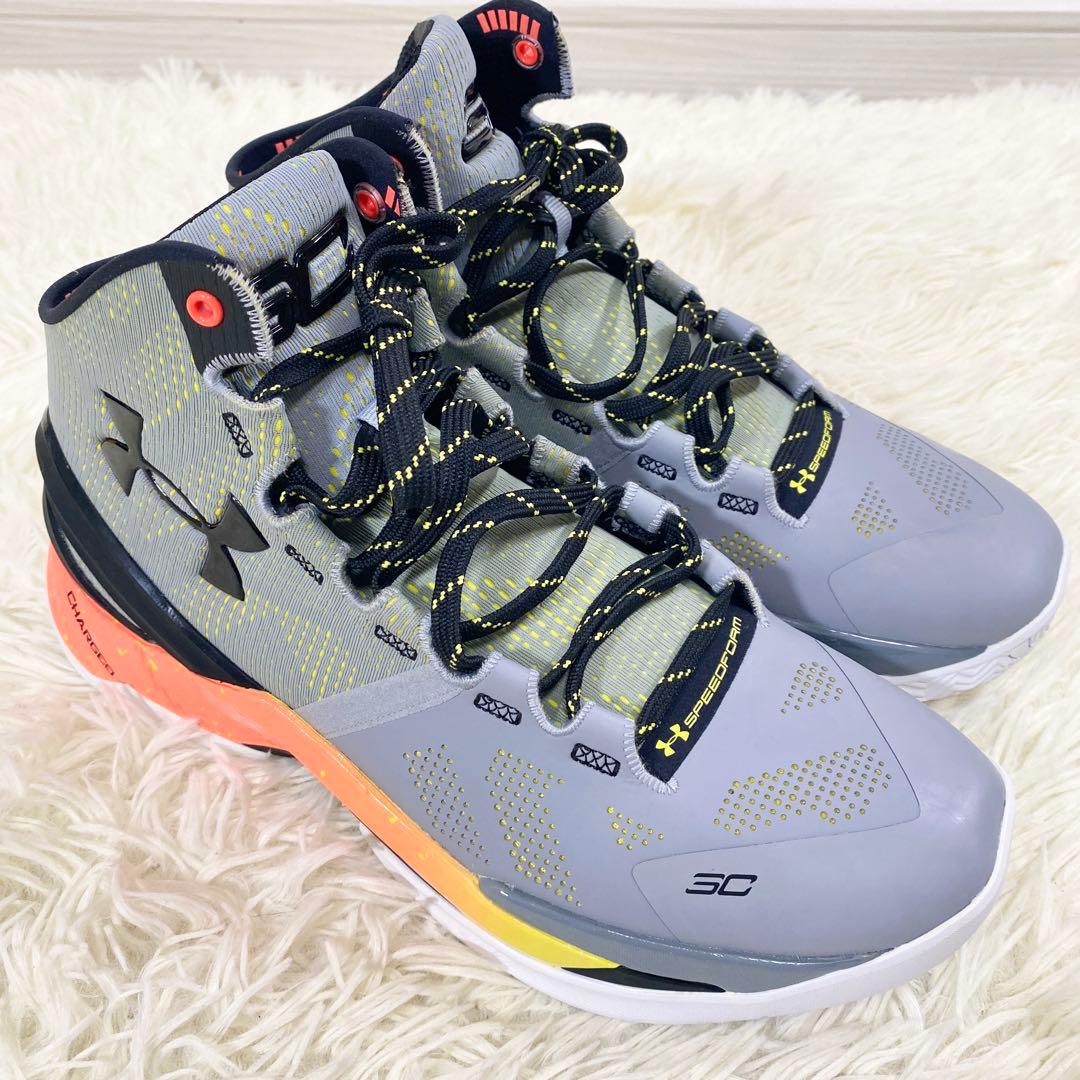 極美品　アンダーアーマー　バスケットシューズ　カリー　グレー　スニーカー　27㎝