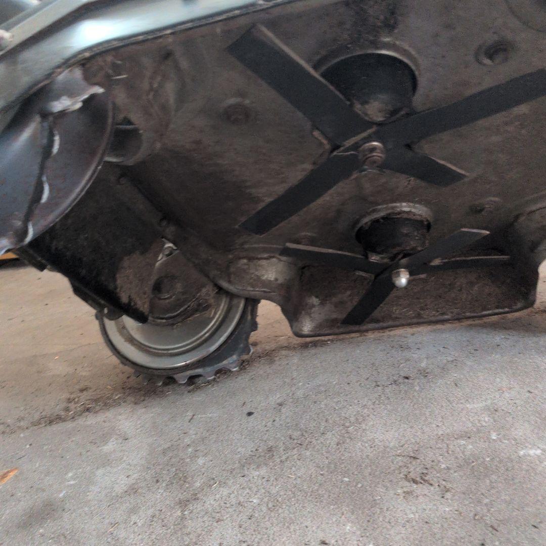 AGRI スピリット 4WD 芝刈り機、新品歯4枚付き。