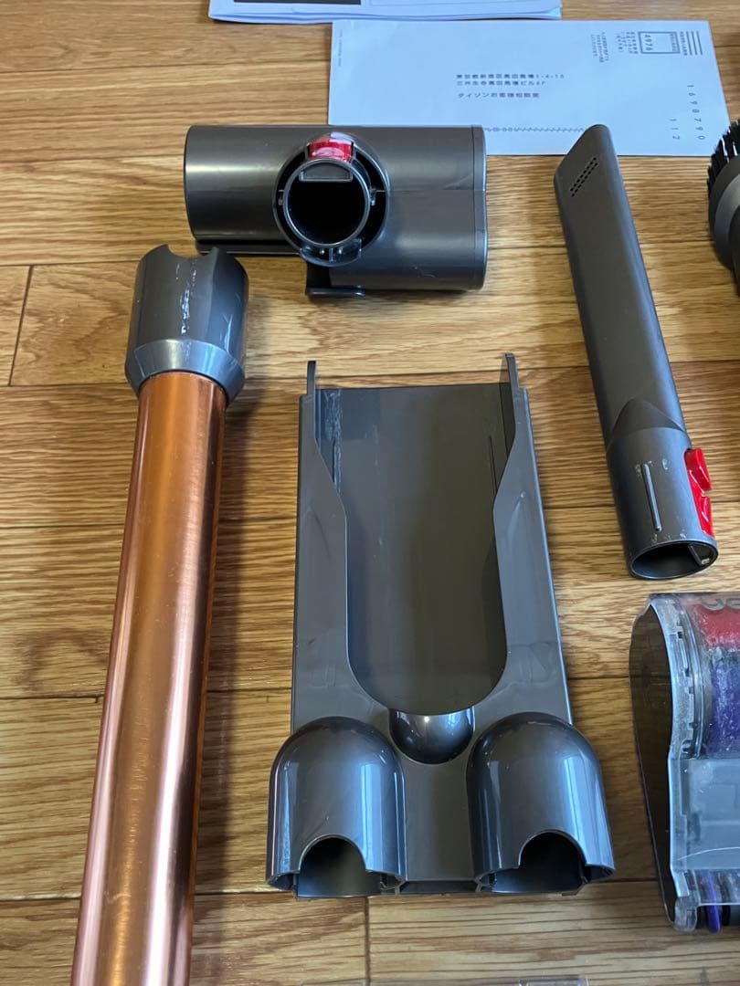 Dyson V10 Fluffy SV12 コードレスクリーナー スタンド付き