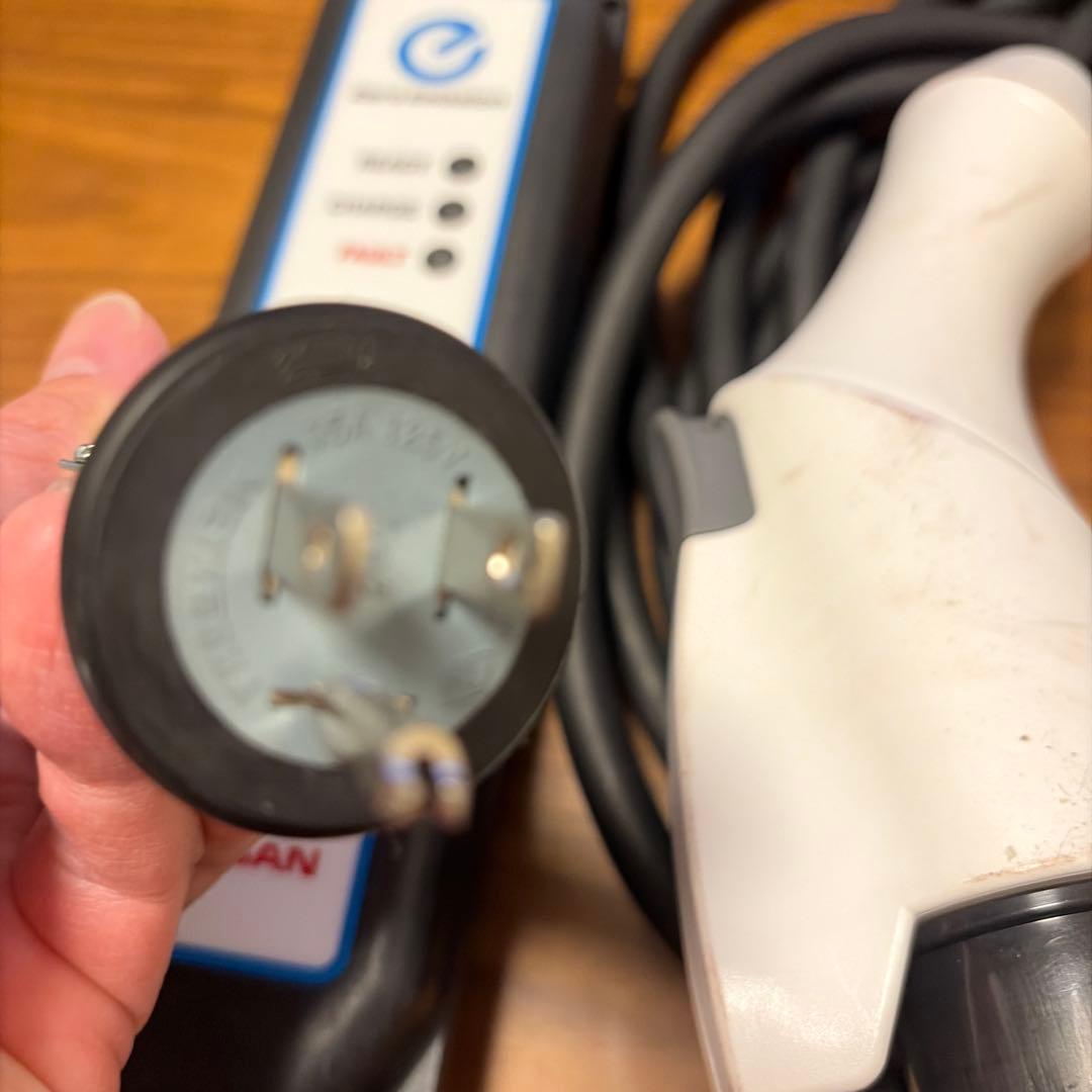 Nissan EV充電ケーブル 29690-3NKE 中古