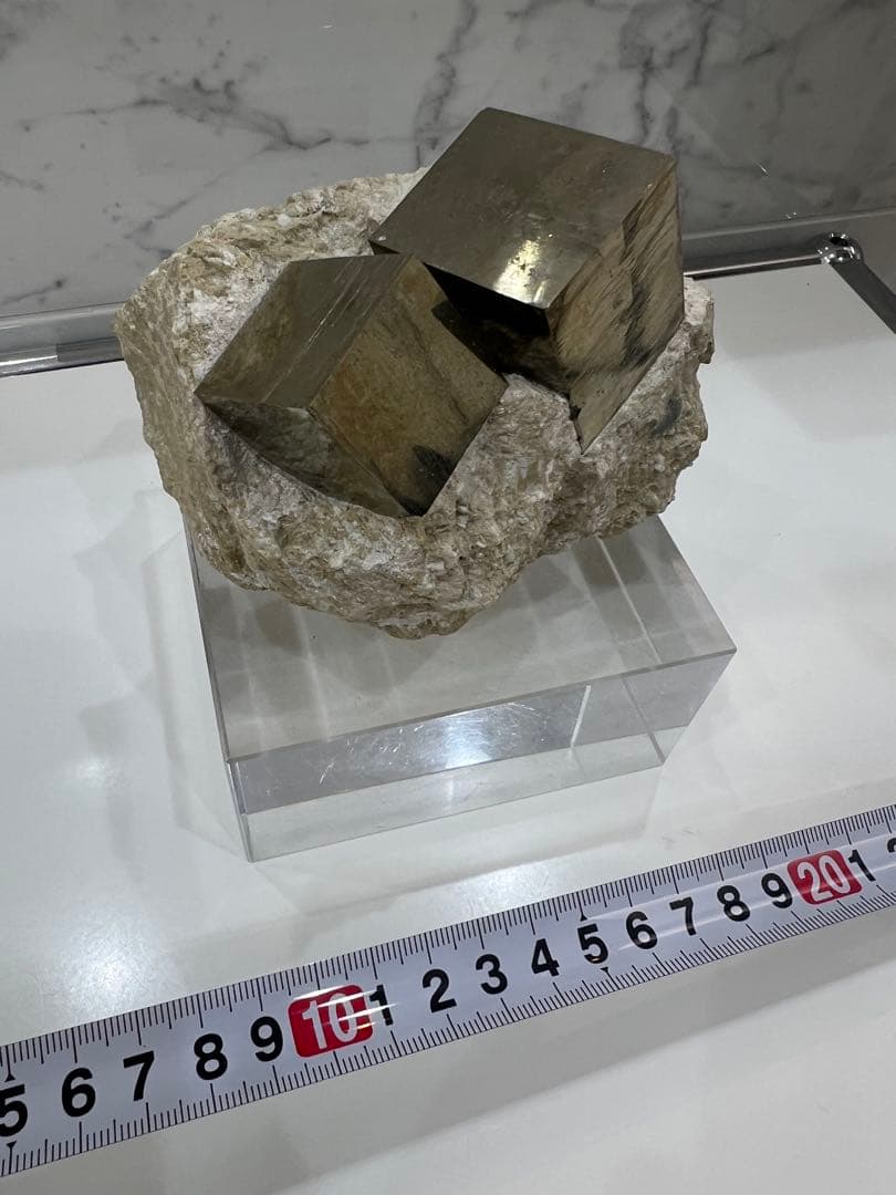 【希少】パイライト 立方体 インテリア小物 母岩　クリアスタンド付き「正立方体」