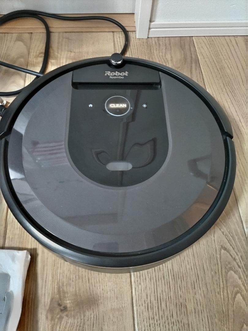 ロボット掃除機本体（ルンバi7+、2020年購入）